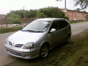 1999 Nissan Tino Photos