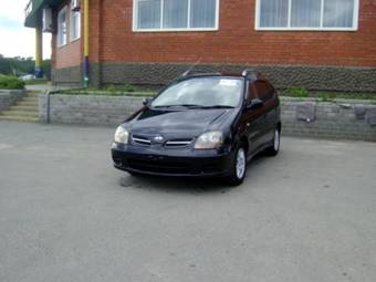 1999 Nissan Tino Photos