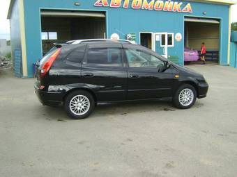 1999 Nissan Tino Photos