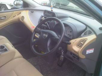 1999 Nissan Tino Pictures