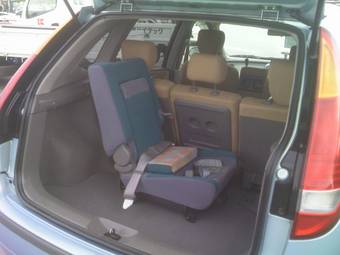 1999 Nissan Tino Photos