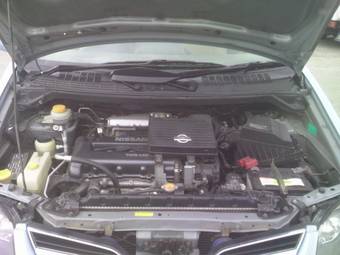 1999 Nissan Tino Photos