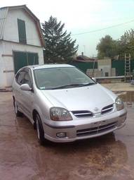 1999 Nissan Tino Pictures