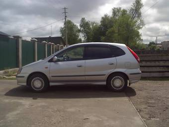 1999 Nissan Tino Photos