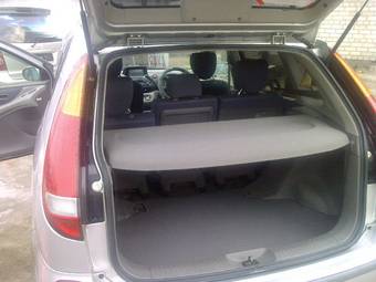 1999 Nissan Tino Pictures