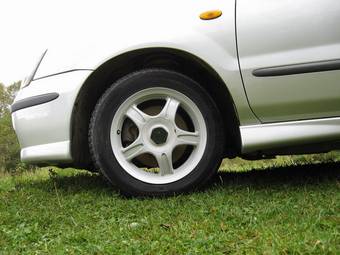 1999 Nissan Tino Pics