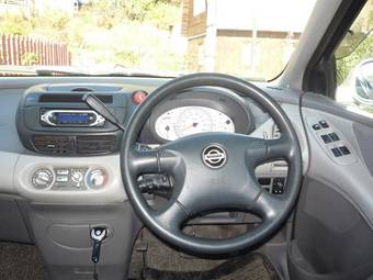 1999 Nissan Tino Photos