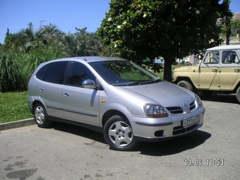 2000 Nissan Tino