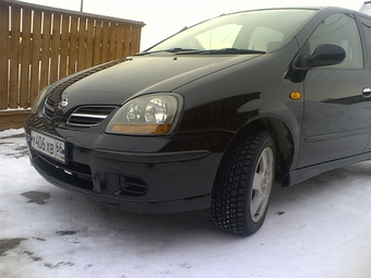 2000 Nissan Tino