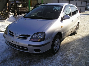 2000 Nissan Tino