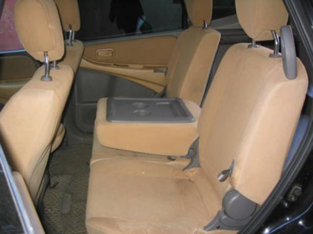 2000 Nissan Tino