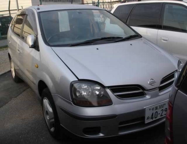 2000 Nissan Tino