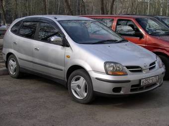 2000 Nissan Tino
