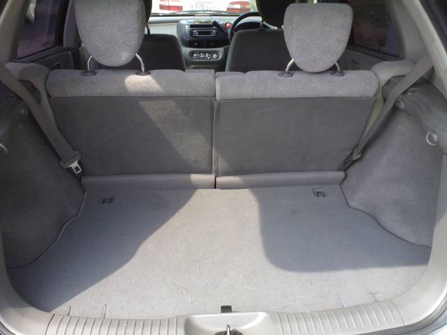 2000 Nissan Tino