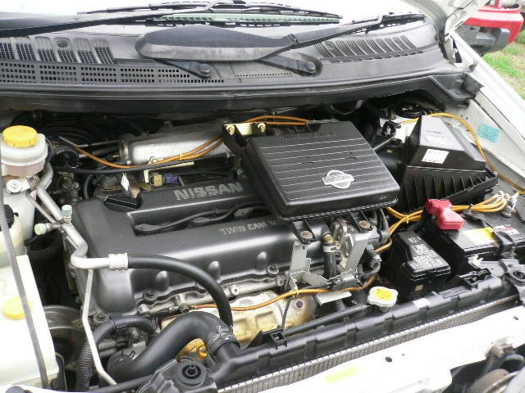 2000 Nissan Tino