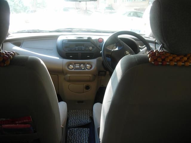 2000 Nissan Tino