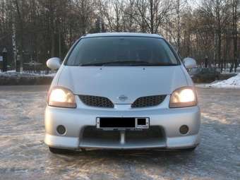2000 Nissan Tino