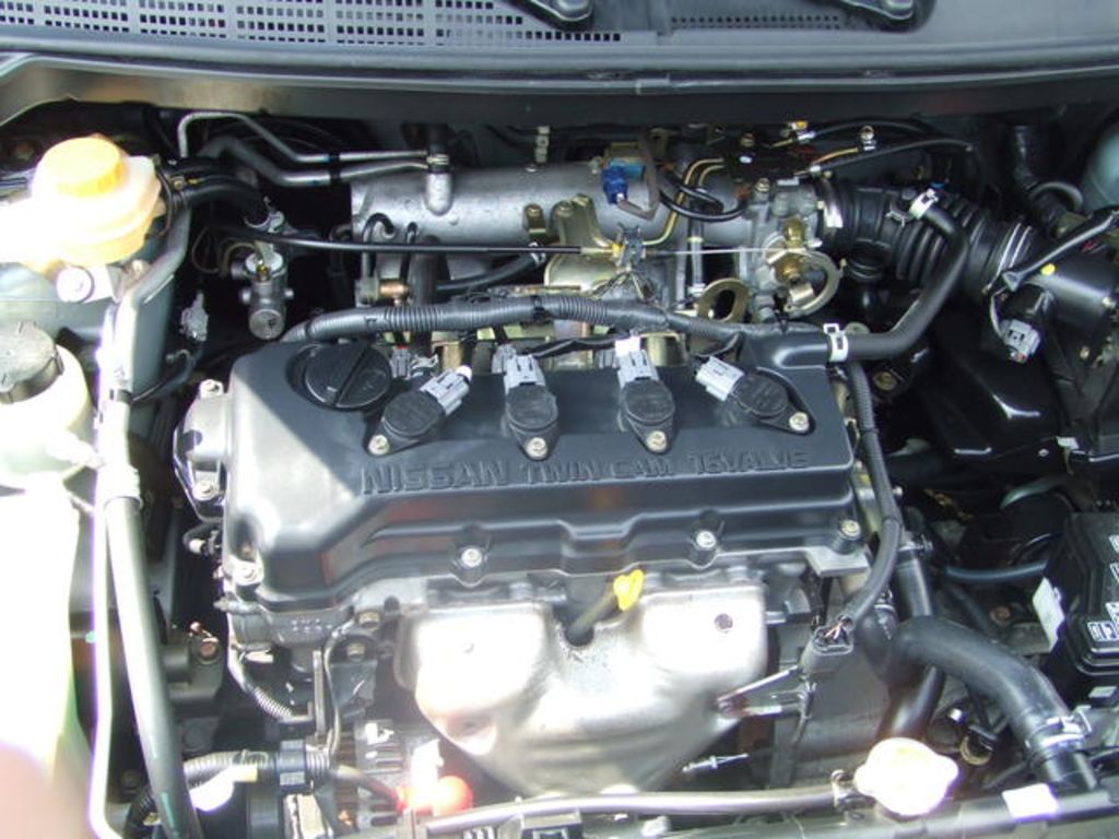 2000 Nissan Tino