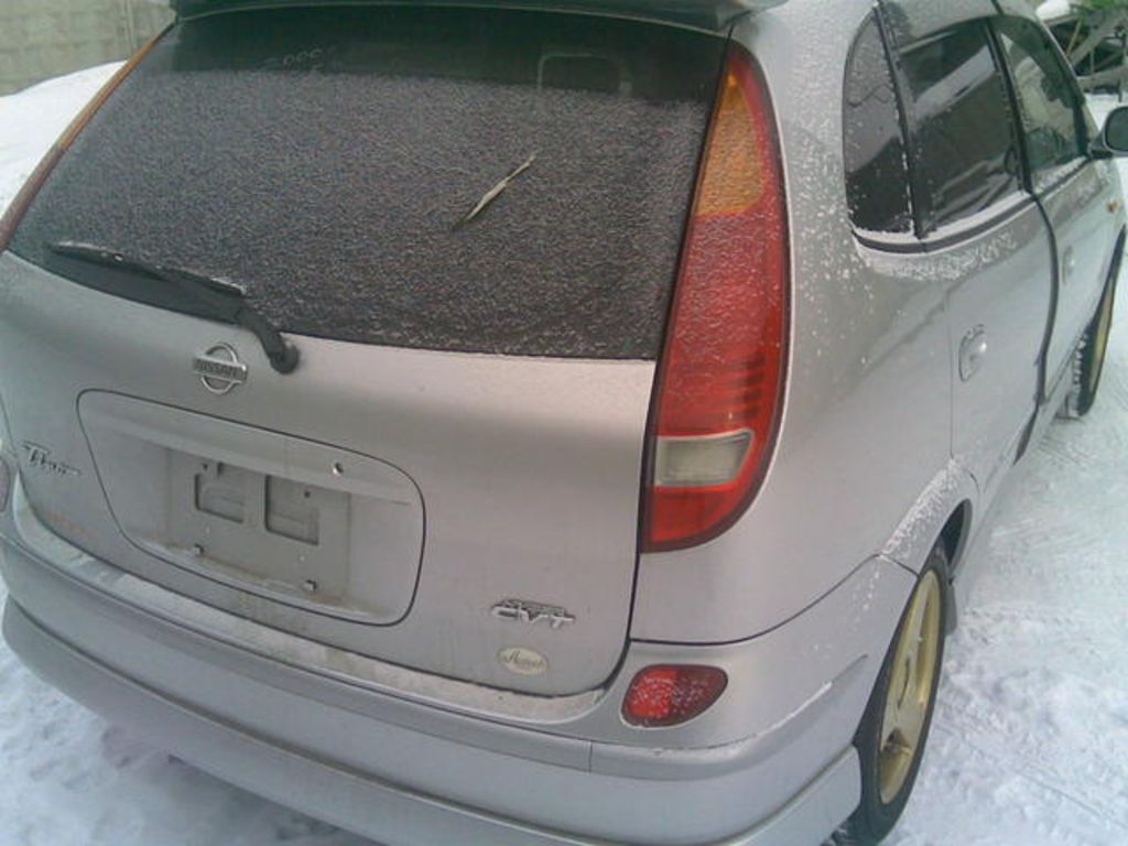 2000 Nissan Tino