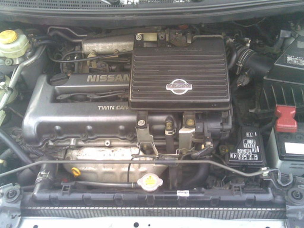 2000 Nissan Tino