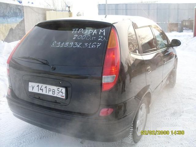 2000 Nissan Tino