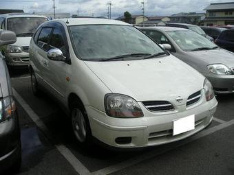 2000 Nissan Tino