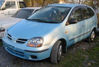 2000 Nissan Tino