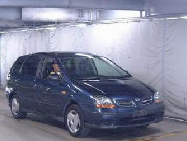 2000 Nissan Tino Pictures