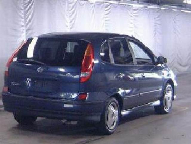 2000 Nissan Tino Photos