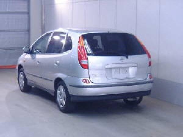 2000 Nissan Tino Pictures