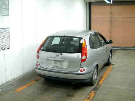 2000 Nissan Tino Pictures