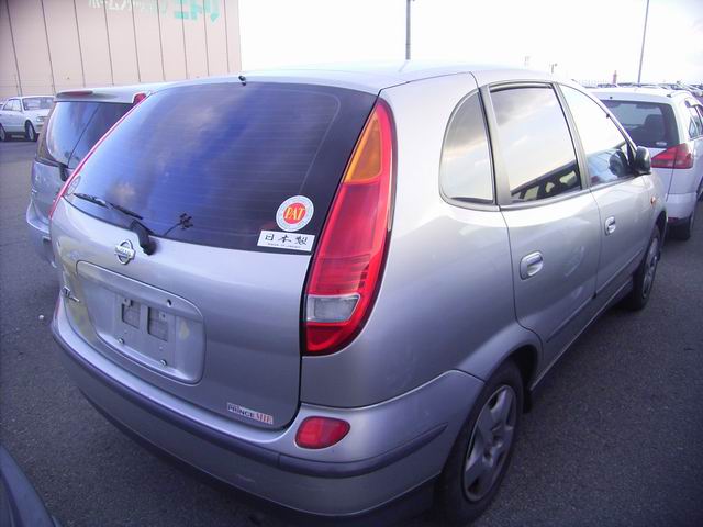 2000 Nissan Tino Pictures