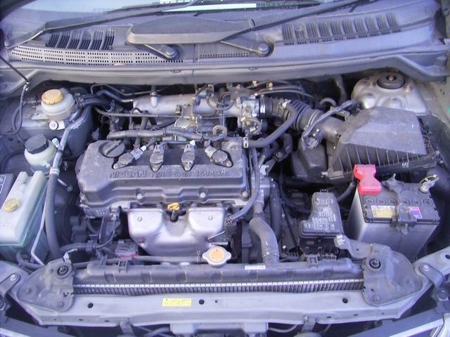 2000 Nissan Tino Photos