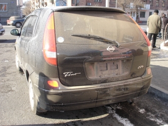 2000 Nissan Tino