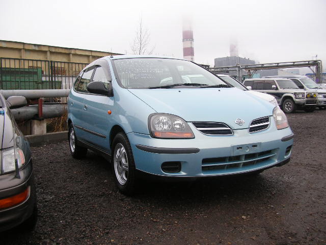 2000 Nissan Tino Pictures