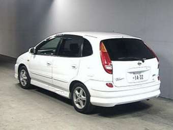 2000 Nissan Tino Photos
