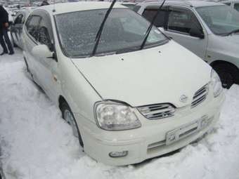 2000 Nissan Tino Photos