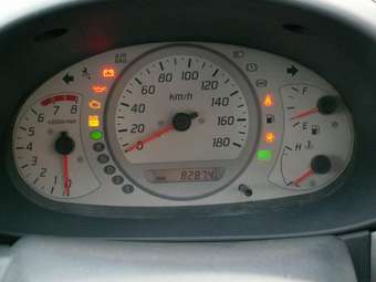 2000 Nissan Tino Photos