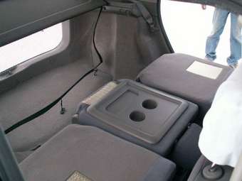 2000 Nissan Tino Photos