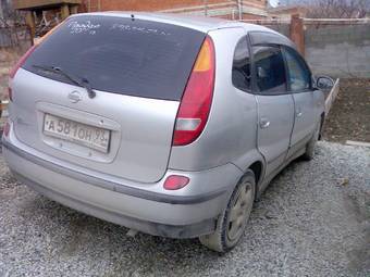 2000 Nissan Tino Pictures