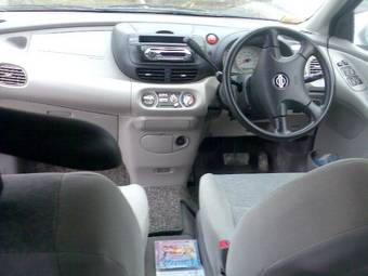 2000 Nissan Tino Photos