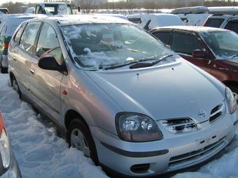 2000 Nissan Tino Images