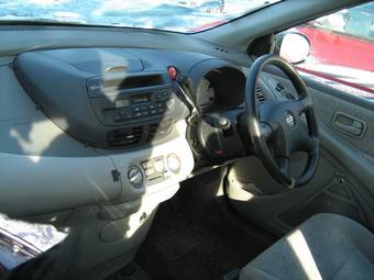 2000 Nissan Tino Pictures