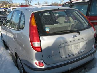 2000 Nissan Tino Pics