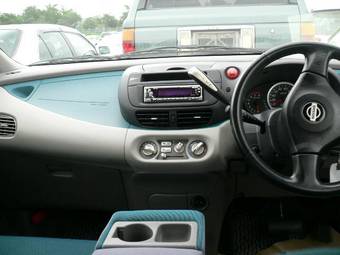 2000 Nissan Tino Photos