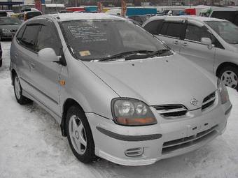 2000 Nissan Tino Pictures