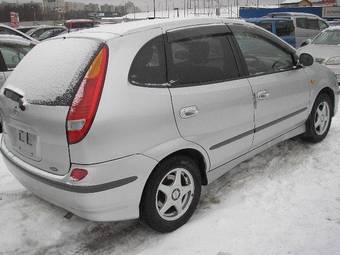 2000 Nissan Tino Pics