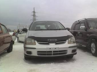 2000 Nissan Tino Pictures