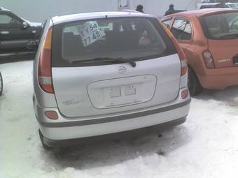 2000 Nissan Tino Pictures