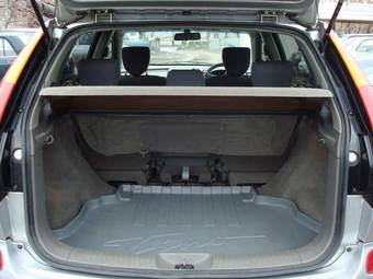 2000 Nissan Tino Pictures